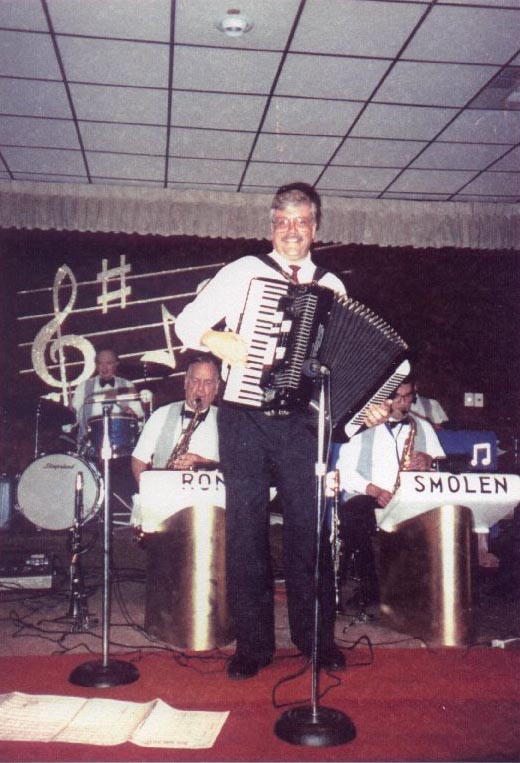 Ron Smolen w/ Accordion