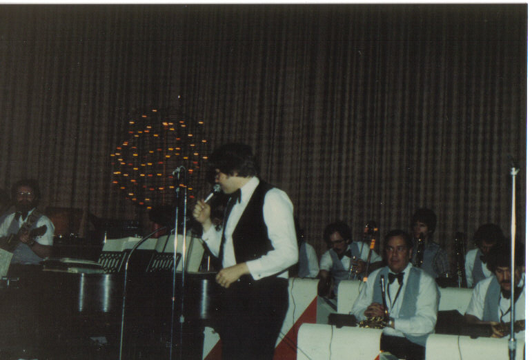 Ron Sings
